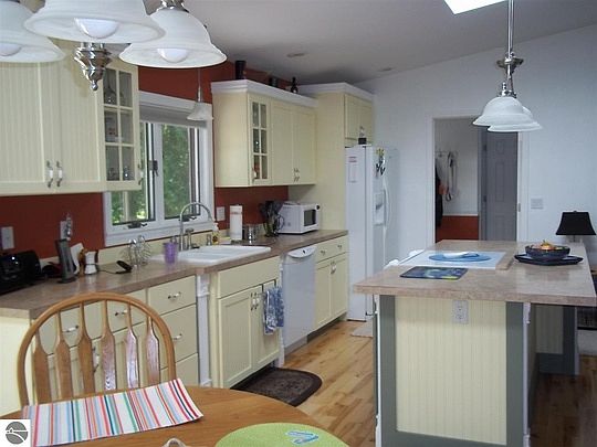 4th image of 506 N 1st Ave