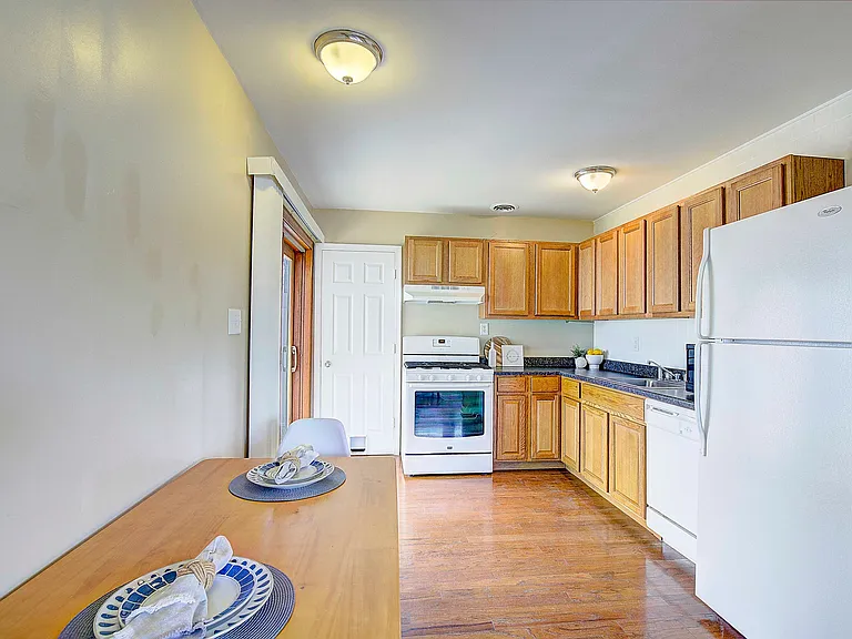 1622 Tieman Dr — Photo 6