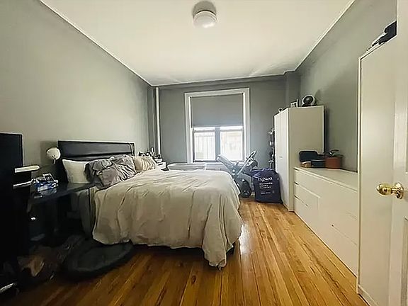 3rd image of 165 W 83rd St APT 1