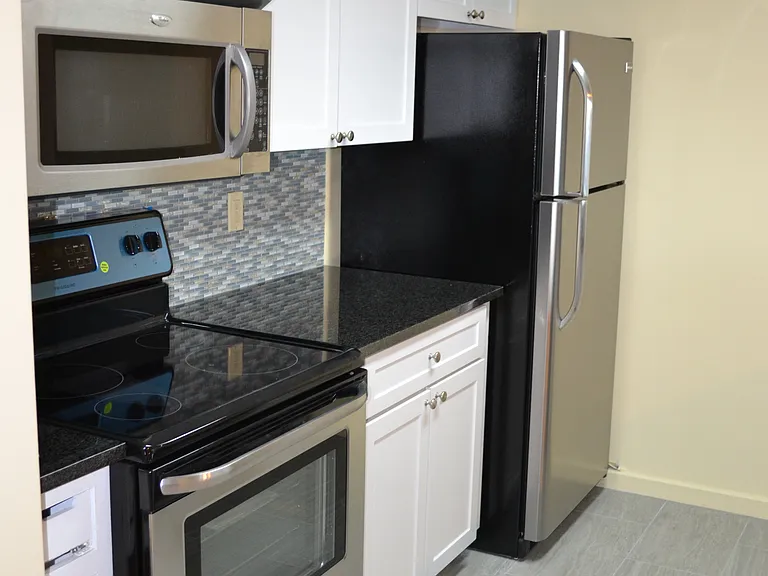 31 E Grand Ave #31 — Photo 9