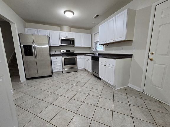 2nd image of 119 Monterey Ln