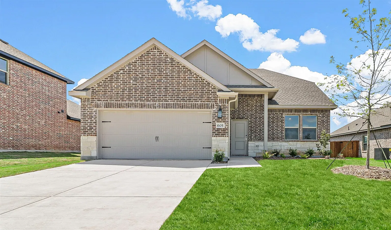 605 Ridgewood Dr — Photo 1