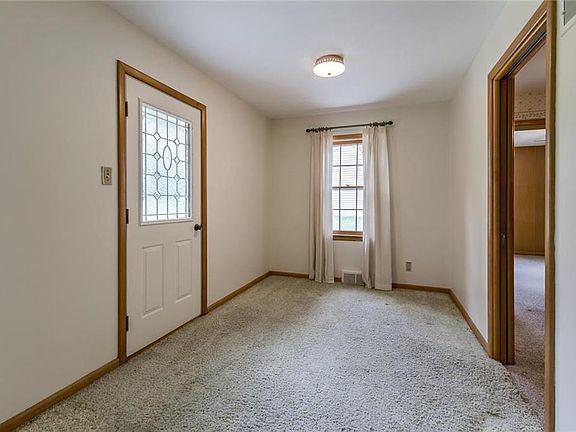 3rd image of 21 Wilson Dr