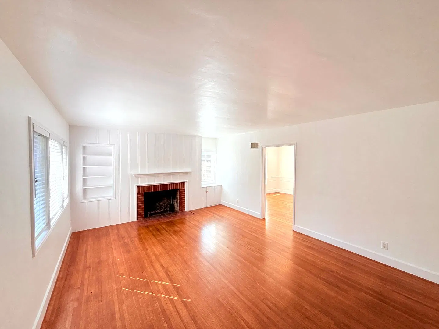 Beautiful Charming 2 Story Traditional Home 4 bed - 3 bath in Verdugo Woodlands/Glendale — Photo 4