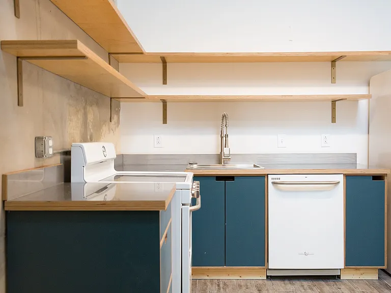 116 E Market St — Photo 7