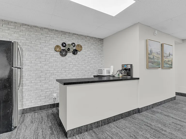 3189 King St E — Photo 11