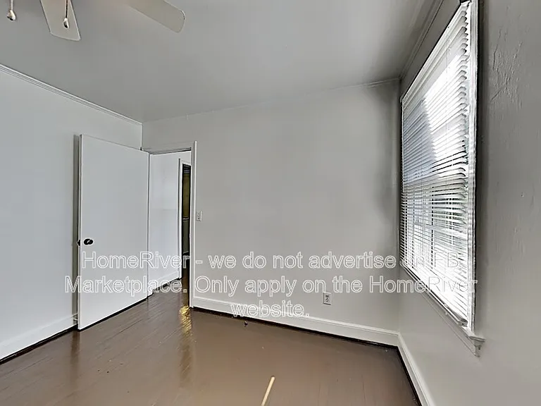 323 N Magnolia St — Photo 8
