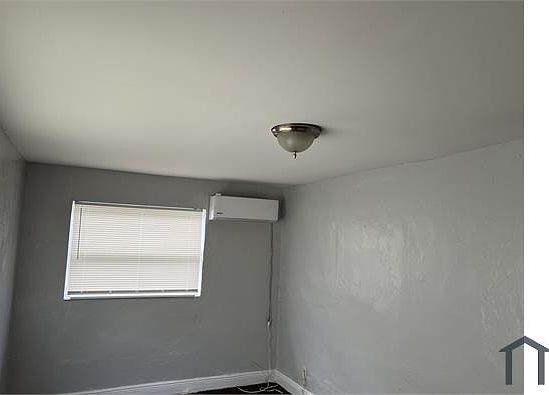 4th image of 613 NW 27th Ave APT 2