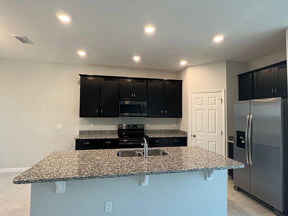3rd image of 4989 Avalon Park Blvd