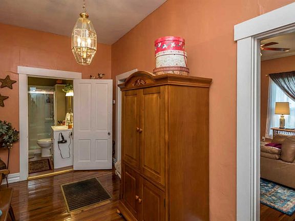 3rd image of 600 Clifton Ave