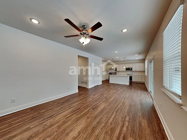 886 Castor Dr — Photo 6