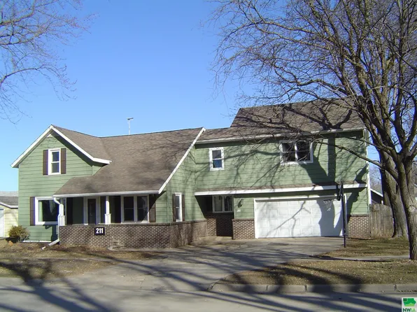 211 Florida Ave SW, Orange City, IA 51041