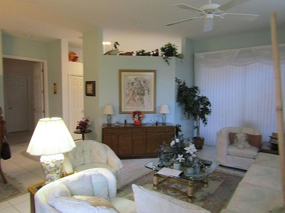 2nd image of 828 SW Lake Charles Circle