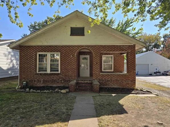 1319 E 12th Ave, Winfield, KS 67156