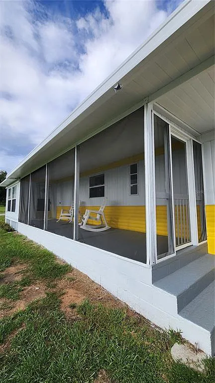 2 bed, 2.0 bath, 864 sqft, $1,900 — Photo 2