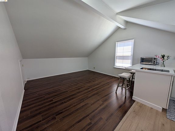 2nd image of 1021 Arlington Way