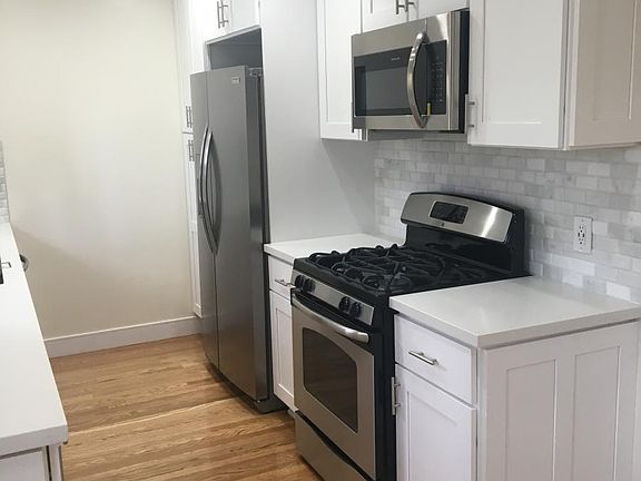 4th image of 532 N Croft Ave APT 2