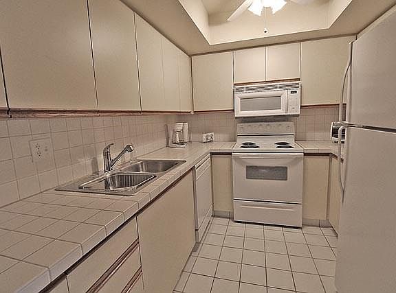 4th image of 181 SW South River Dr APT 104