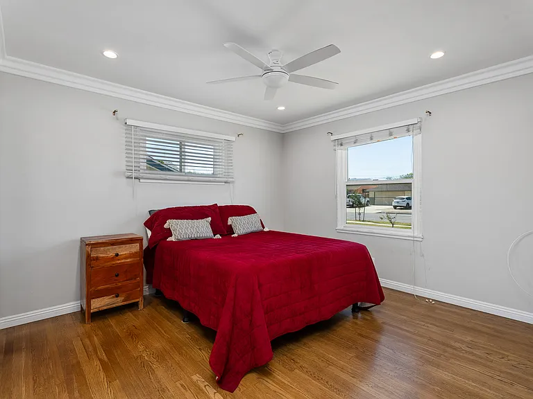 1325 W Ash Ave — Photo 8