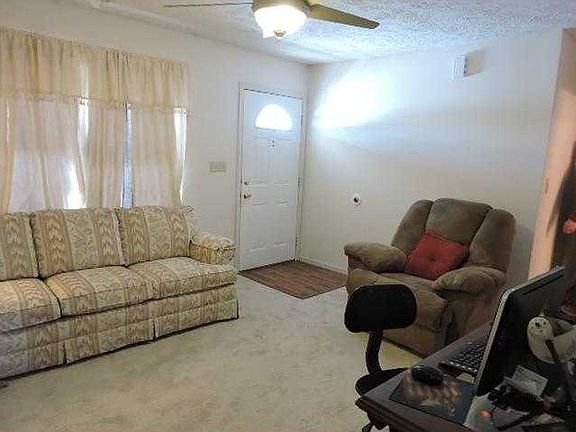 4th image of 3111 Carlsbad Dr