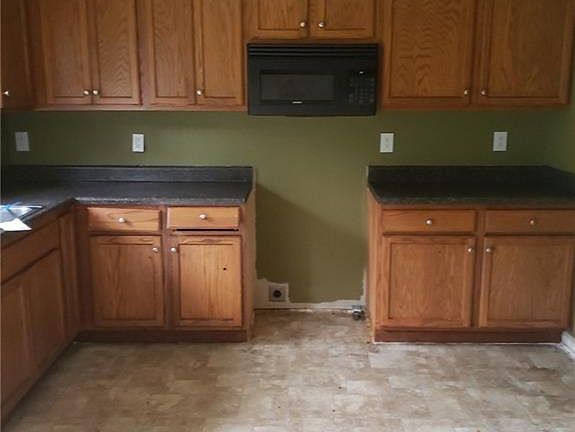 4th image of 13851 Roanoke Dr #1
