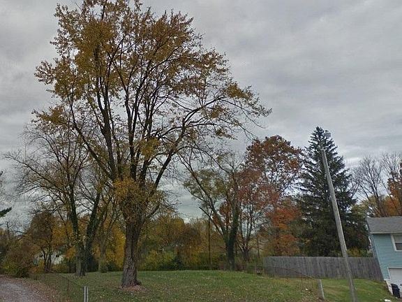 3rd image of Latonia Ct