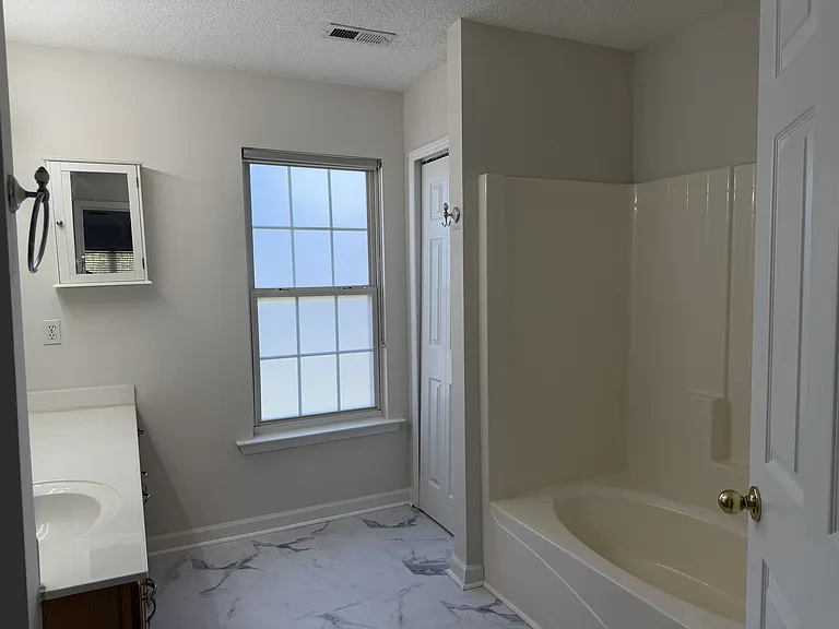 714 Thornbird Cir — Photo 8