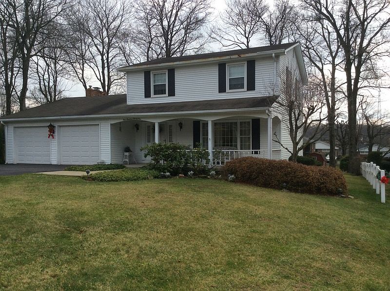 1st image of 121 W Muntz Ave