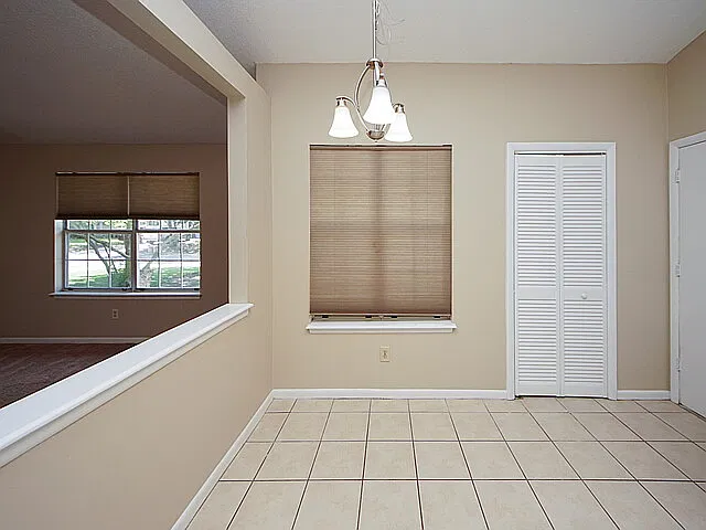 1022 Oakcrest Drive — Photo 2