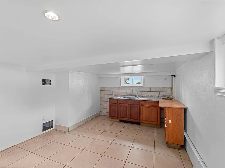 2215 N Wood Ave — Photo 23