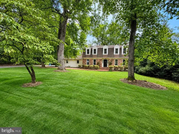 10207 Oxfordshire Rd, Great Falls, VA 22066