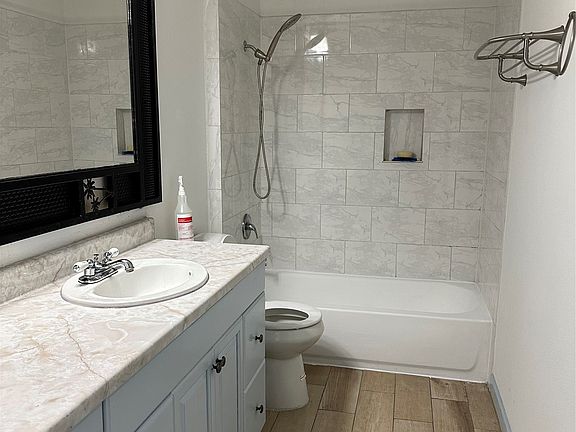 5th image of 4014 W Walnut St