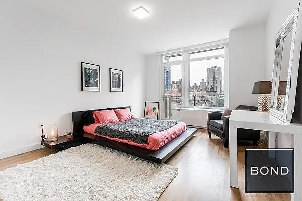 Rented by Bond New York | media 3