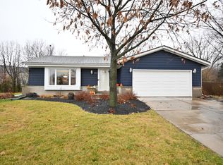 4243 W Pebble Beach Ct, Franklin, WI 53132