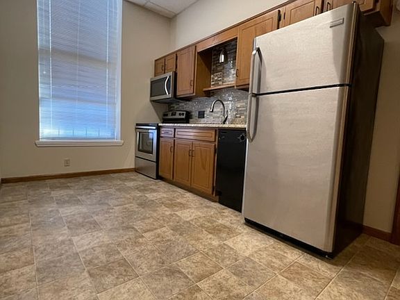 3rd image of 100 S 5th St #11037456
