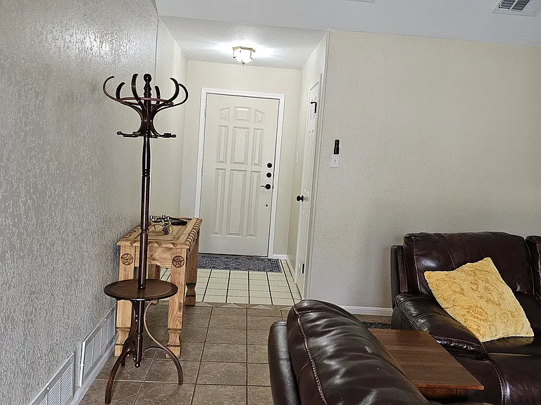 116 E Blancas Dr — Photo 17