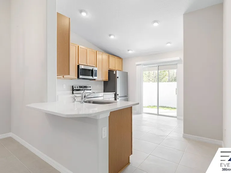 24 Untermeyer Pl #B — Photo 8