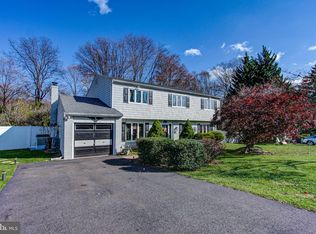 117 Kingsclere Dr, Southampton, PA