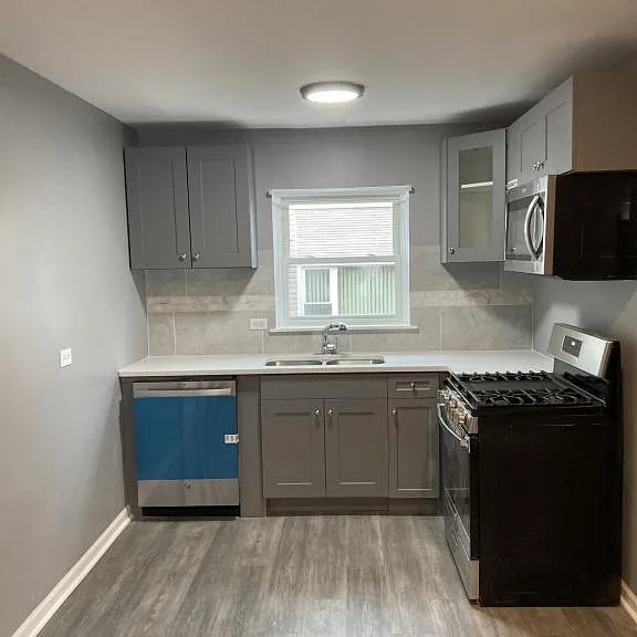 808 E 89th Pl #1 — Photo 4