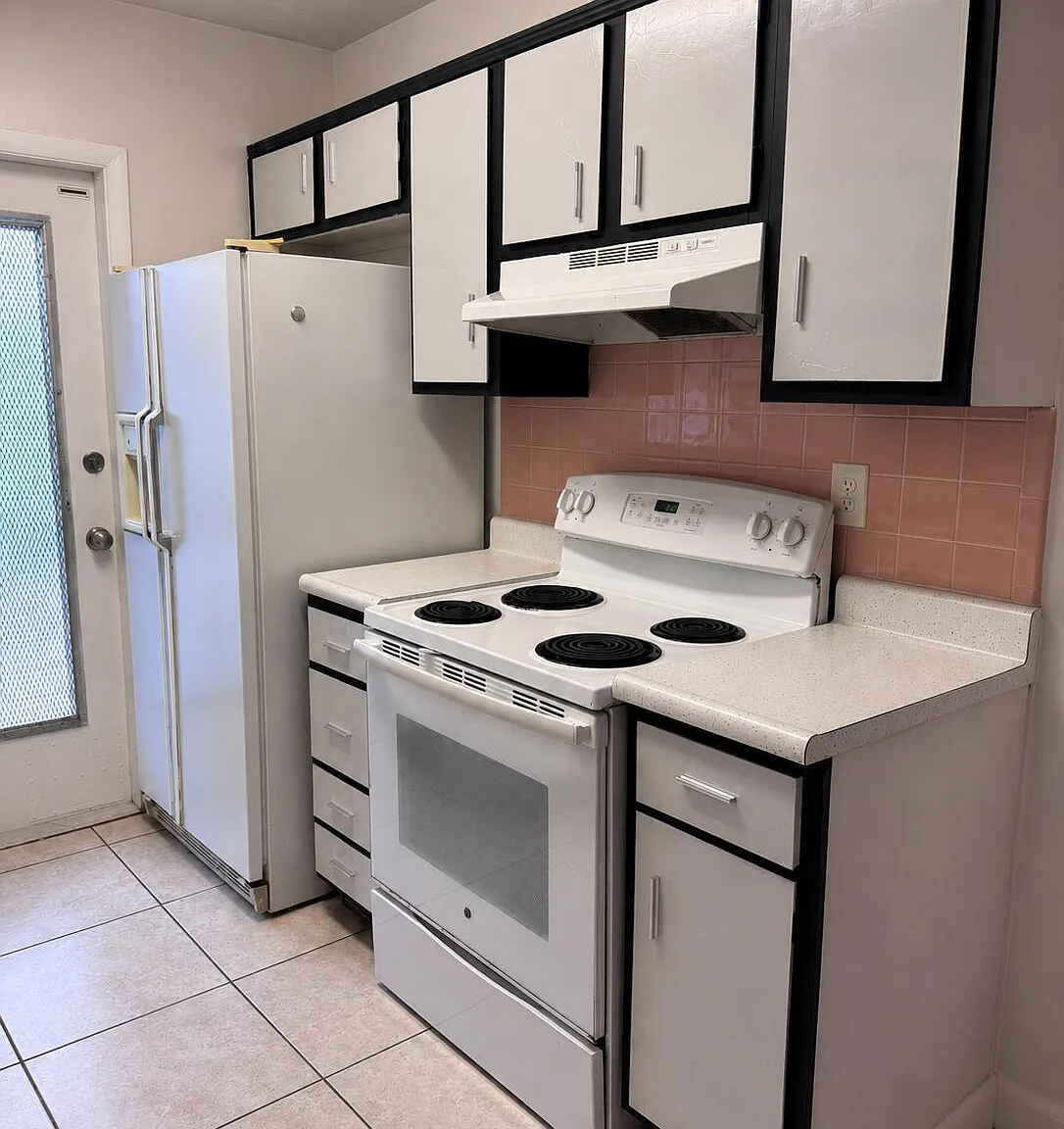 1 bed, 1.5 bath, 700 sqft, $1,599 — Photo 4