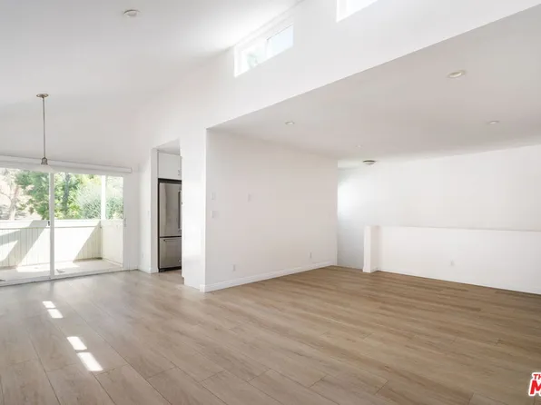 22125 Burbank Blvd Unit 7, Woodland Hills, CA 91367