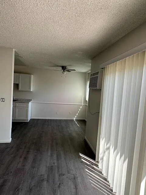 2 bed, 930 sqft, $2,450 — Photo 2