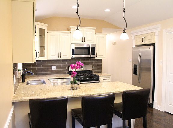 5th image of 10607 S 81st Ct