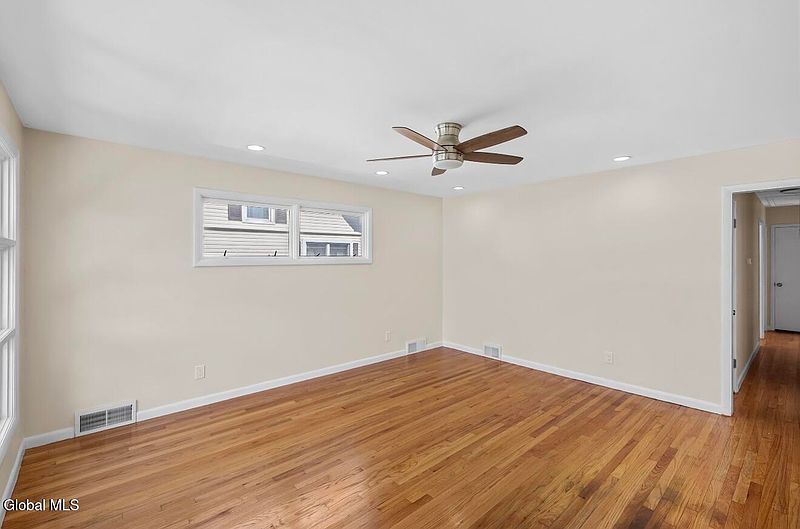 5th image of 7 Delafield Drive