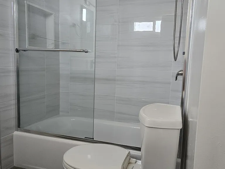367 E 18th St #6 — Photo 16