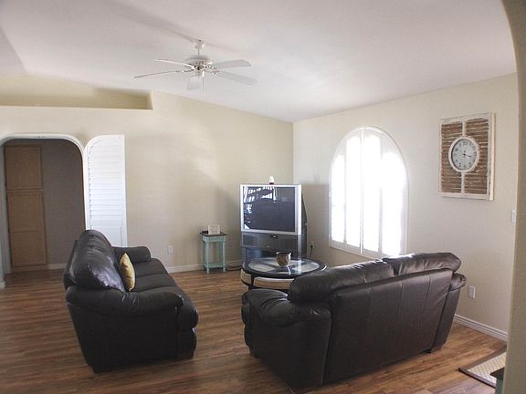 2nd image of 913 Saint Claire Dr
