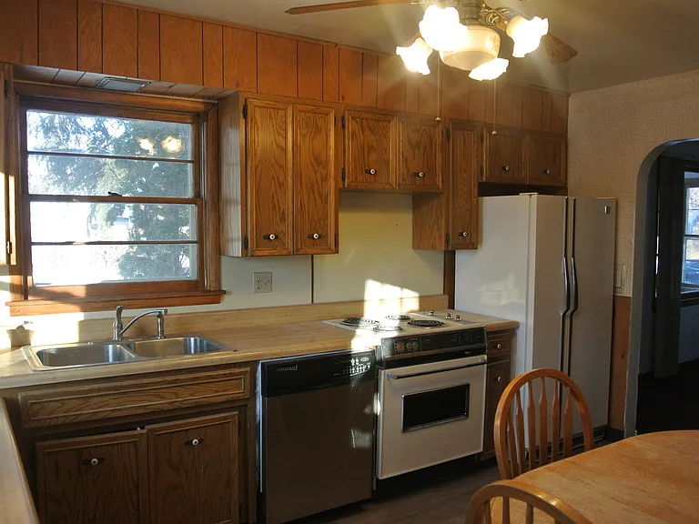 1327 3rd St SW — Photo 7