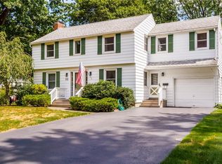 110 Oakcrest Dr, Rochester, NY 14617