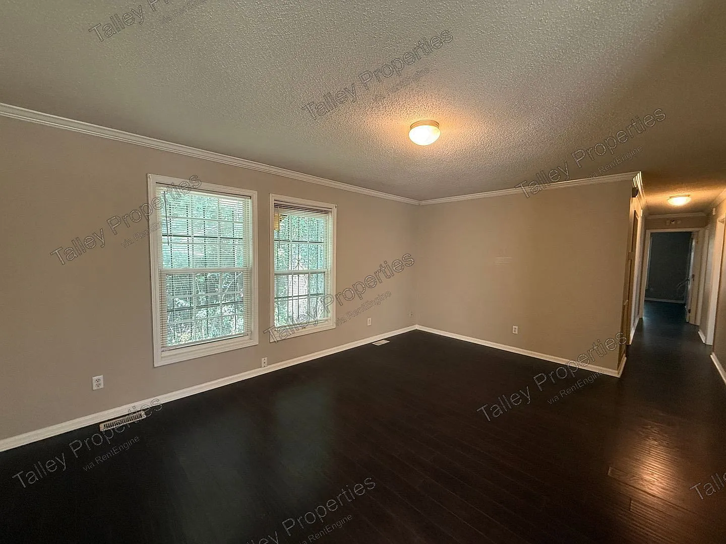 3 bed, 2.0 bath, 1040 sqft, $1,699 — Photo 2