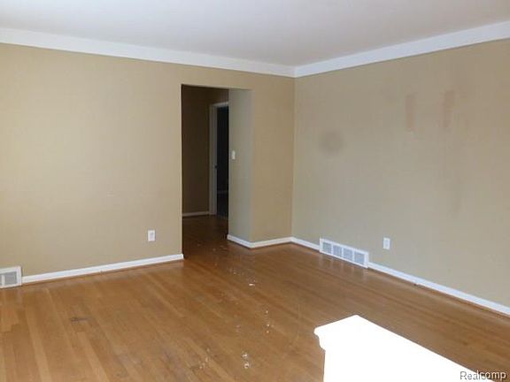 5th image of 26271 Fernwood St